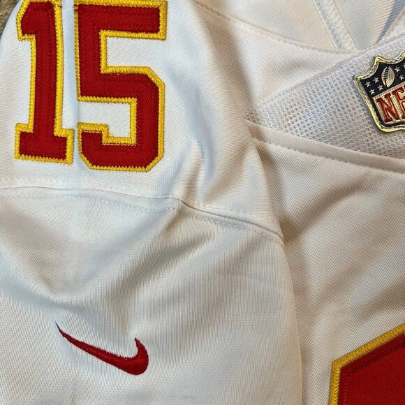 NFL Patrick Mahomes jersey size M, Kansas City Chiefs - Picture 10 of 12
